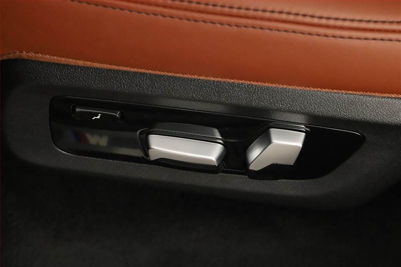 BMW X7 (2023) xDrive40d, Head Up, Vzduch - fotka 25 z 31