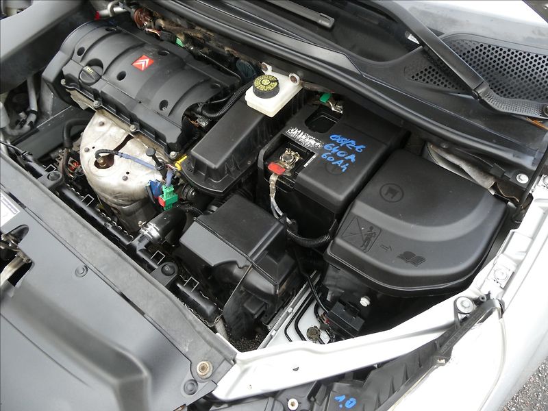 Citroën C4 1,6 i 80kW 2x kola, serviska - fotka 26 z 33