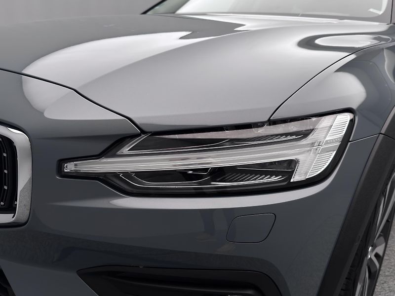 Volvo V60 CC MOMENTUM PRO AUT REZERVACE - fotka 20 z 48