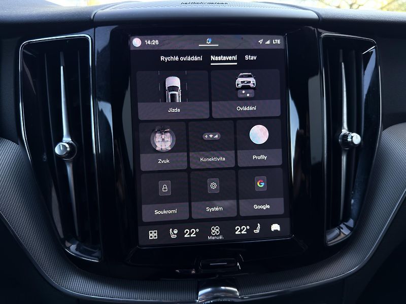 Volvo XC60 B5 AWD // PLUS DARK // 1.maj.  - fotka 32 z 44