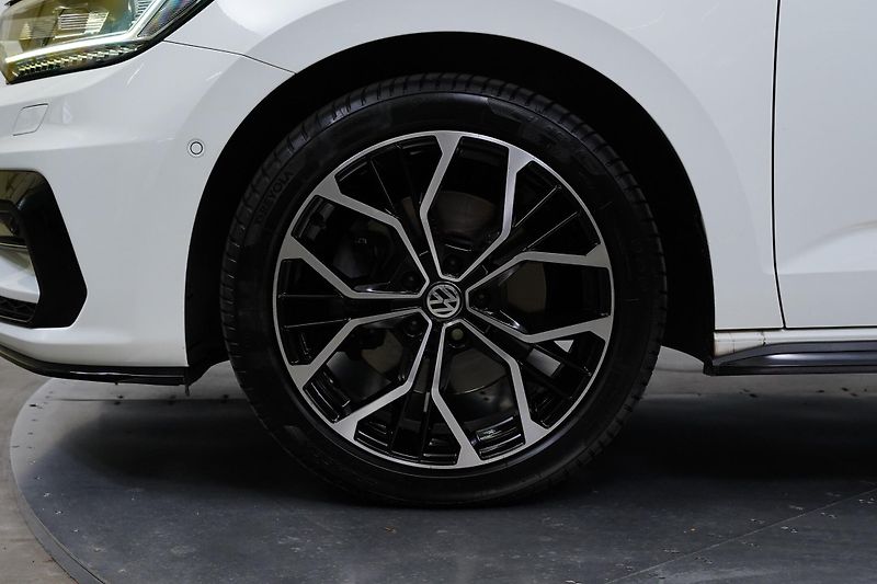 Volkswagen Touran - fotka 10 z 25