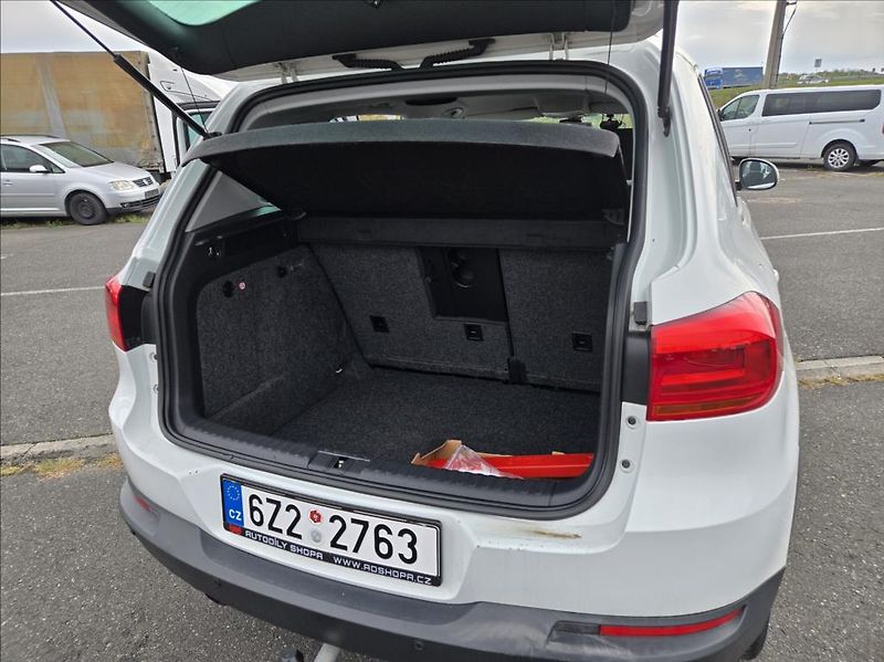 Volkswagen Tiguan 2,0 TDI  4x4 - fotka 12 z 23