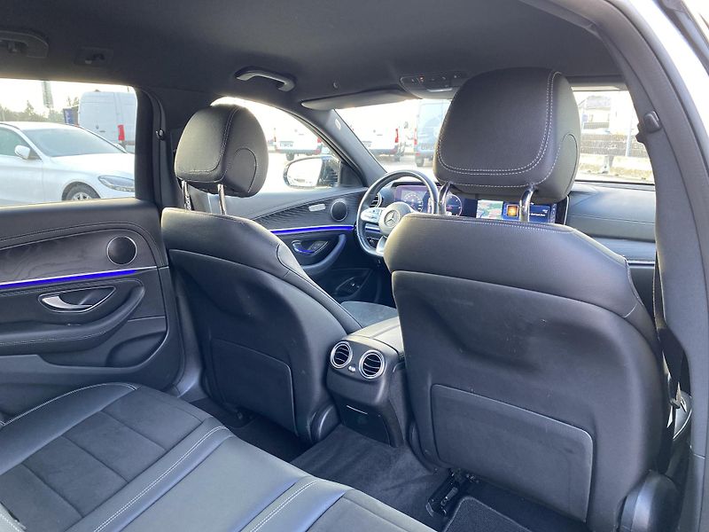 Mercedes-Benz Třídy E E 220d 4MATIC AMG - fotka 19 z 28