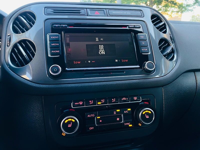 Volkswagen Tiguan 1.4TSI 4x4 MAN SERVISKA TAŽNÉ - fotka 39 z 52