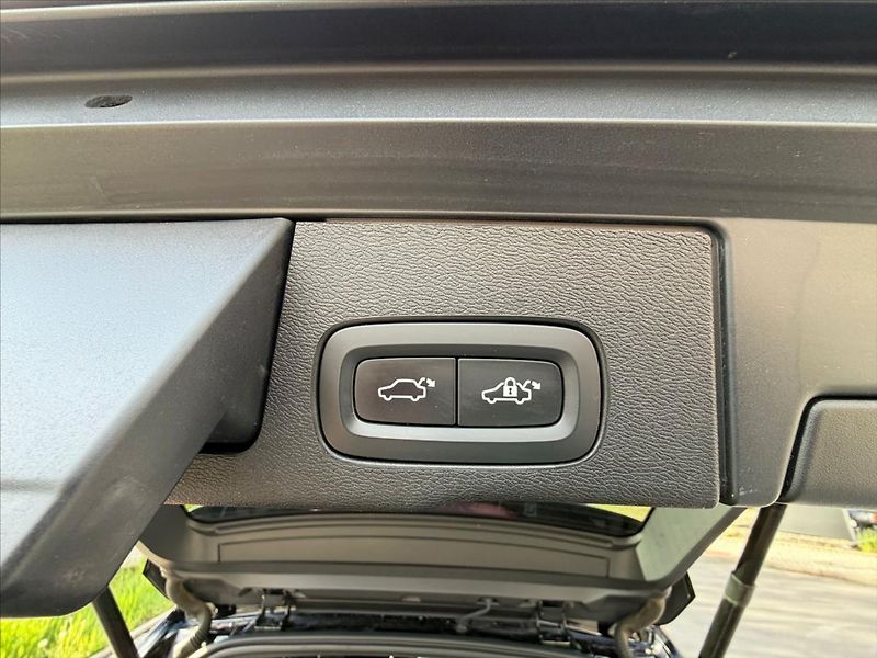 Volvo XC60 2,0 - fotka 14 z 62