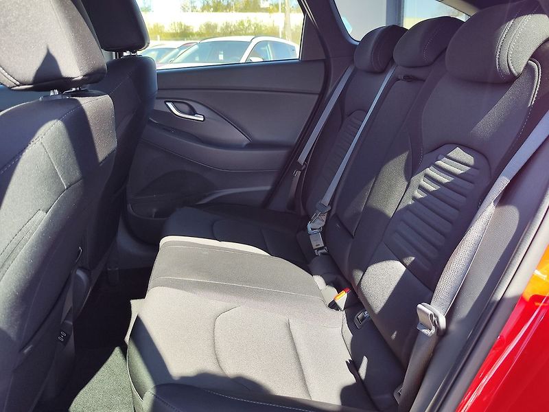 Hyundai i30 1.0 T-GDi/74kW Style DCT MHEV - fotka 12 z 36