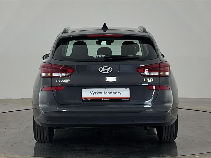 Hyundai i30 Smart DCT - fotka 17 z 27