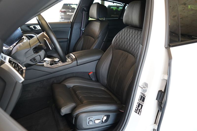 BMW X6 40d xDrive, Bowers, Tažné - fotka 21 z 50