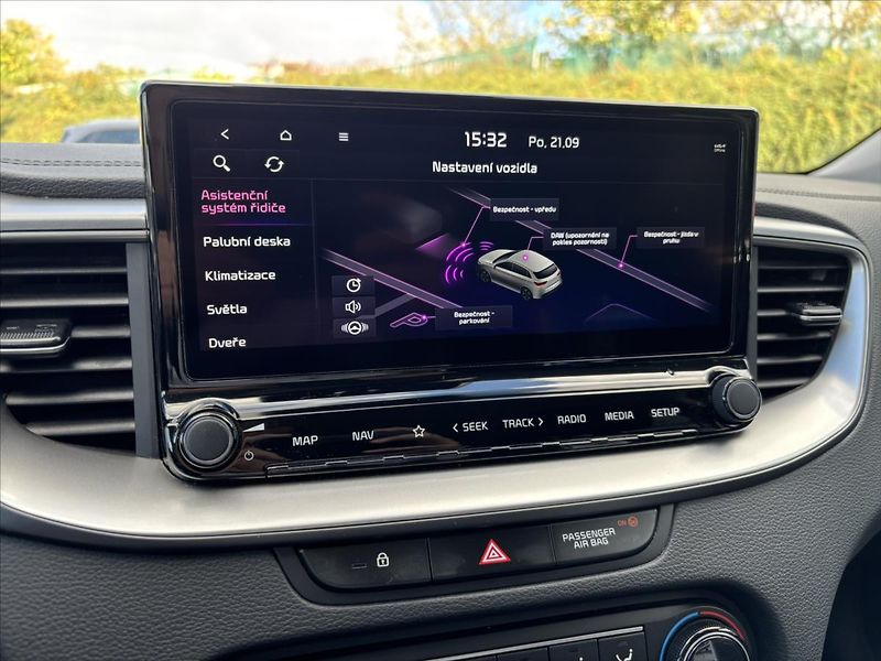 Kia Ceed 1,5 TGDi TOP ZÁRUKA KAMERA - fotka 21 z 40