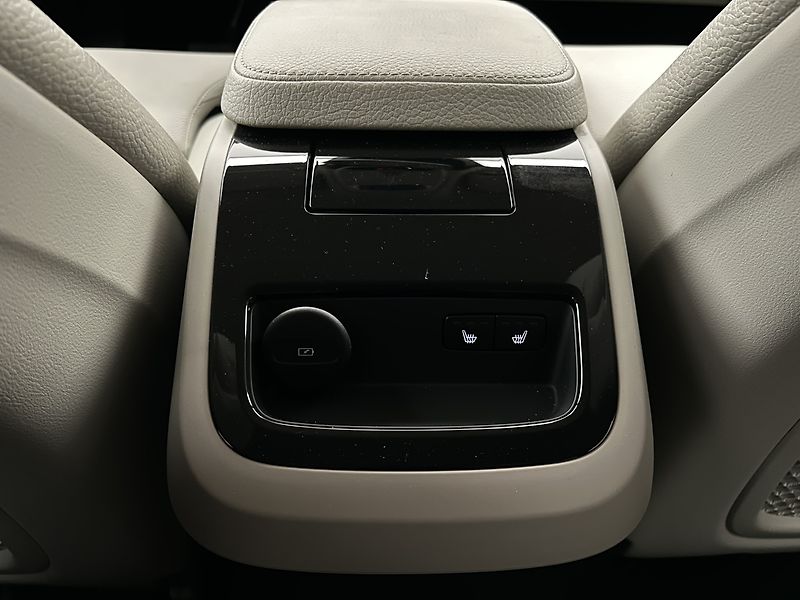 Volvo V90 2.0 Recharge 4x4 Inscription - fotka 27 z 29