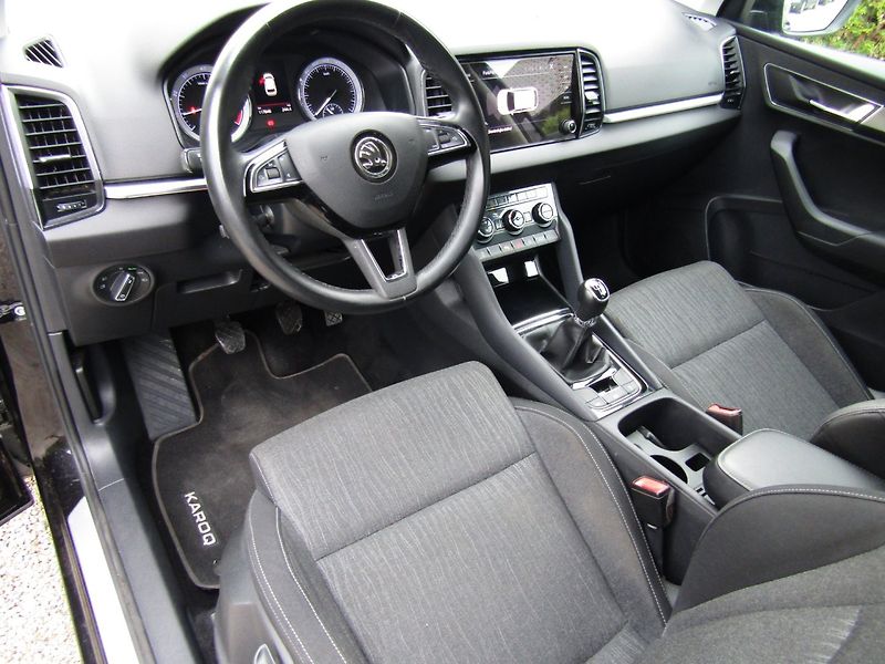 Škoda Karoq (2019) 1.0 TSI 85kW ACC + KAMERA - fotka 13 z 43