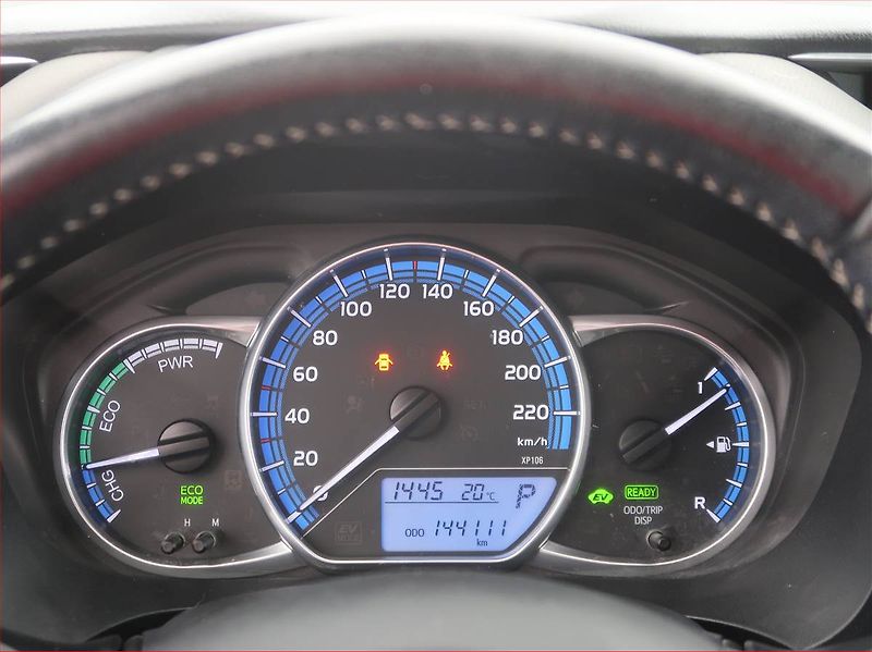 Toyota Yaris (2015) 1.5 Hybrid, Automat - fotka 9 z 14