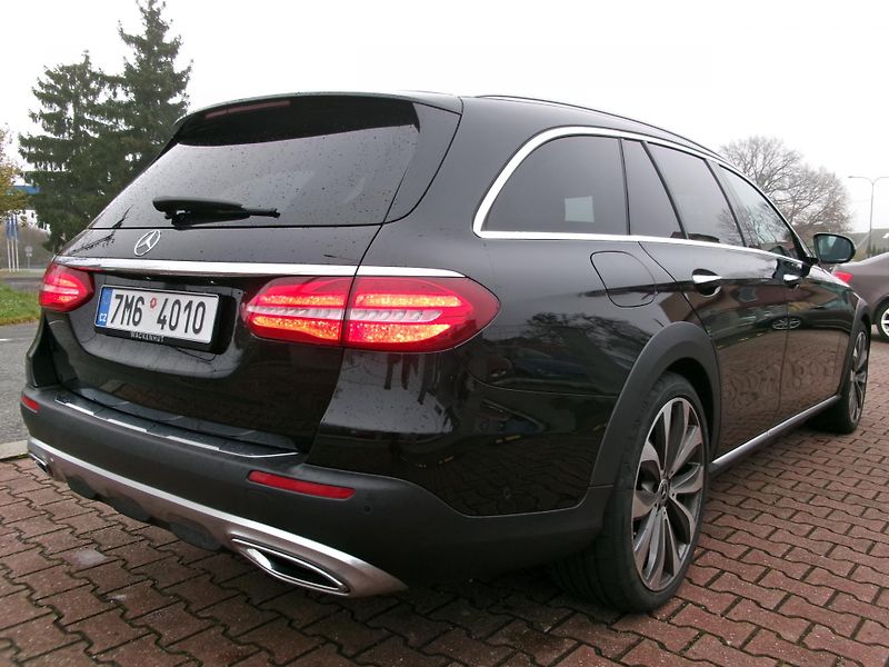 Mercedes-Benz Třídy E (2019) E 400D 4MATIC ALLTERRAIN - fotka 8 z 53