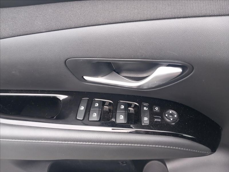 Hyundai Tucson 1,6 T-GDI DCT SMART - fotka 16 z 21