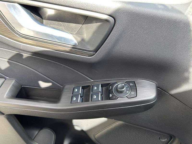 Ford Kuga Top Edition 2.5 HEV 132 kW - fotka 16 z 37