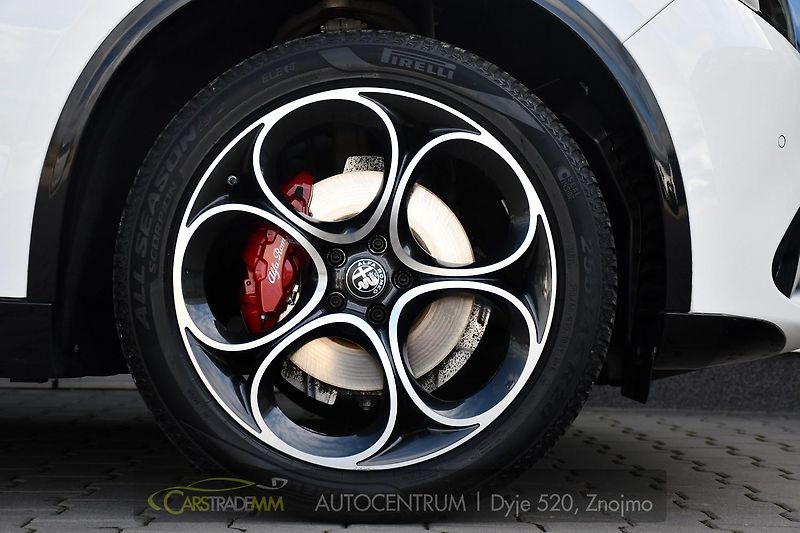 Alfa Romeo Stelvio 2,2D 154kW VELOCE AT8-Q4  - fotka 49 z 53