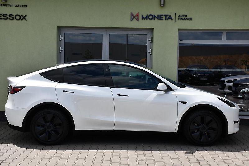 Tesla Model Y LONG RANGE DUAL REZERVACE - fotka 12 z 38