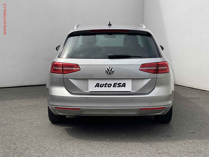 Volkswagen Passat (2015) 2.0TDI, LED, navi - fotka 5 z 18