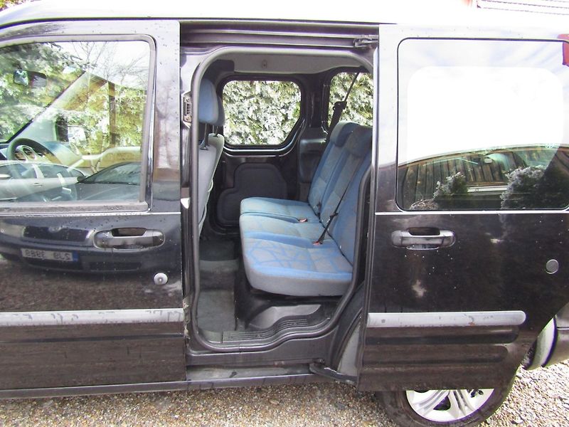 Ford Tourneo Connect (2010) 1.8 TDCi 81kW BEZ DPF - fotka 22 z 34