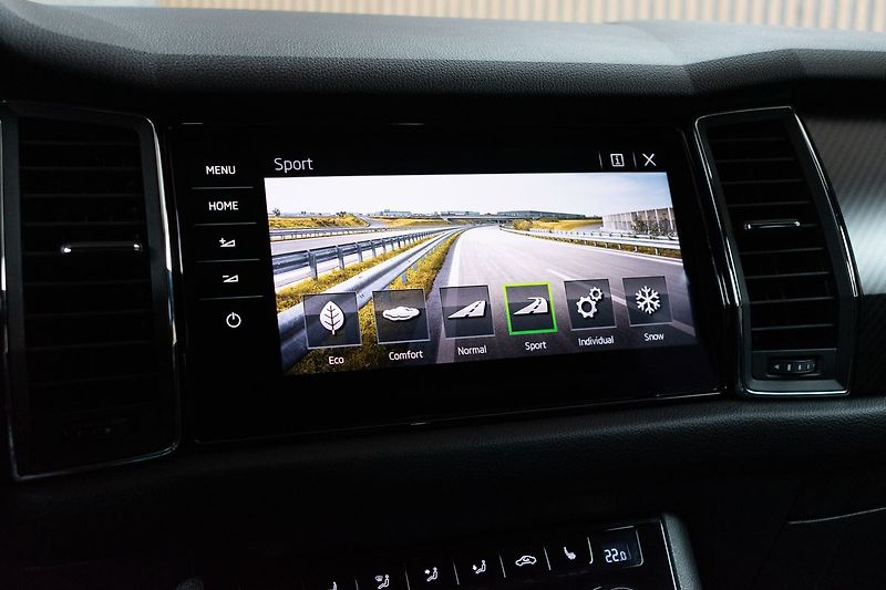 Škoda Kodiaq 2.0 TDI 4x4*SPORTLINE*TAŽNÉ*ČR - fotka 26 z 51