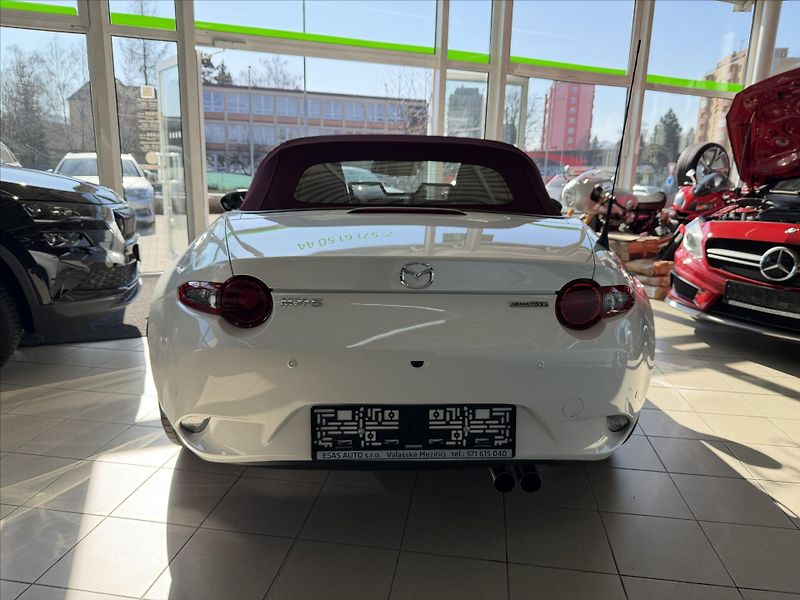 Mazda MX-5 1,5   Edice 100 YEARS 1920-202 - fotka 5 z 25