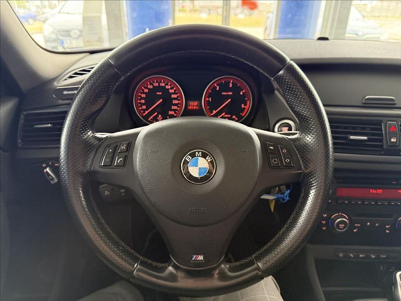 BMW X1 2,0   18d,105kW,TAŽNÉ - fotka 14 z 22