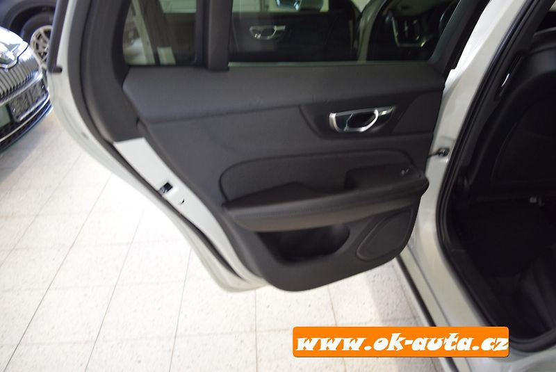 Volvo V60 2.0 D PRAV.SERVIS AUTOMAT 2020 - fotka 27 z 61