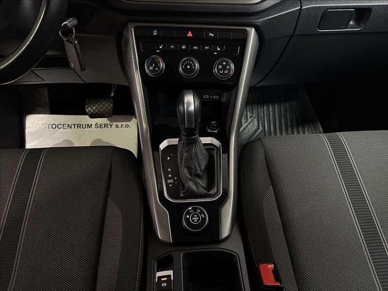 Volkswagen T-Roc 2.0TSI 140kW DSG ACC 4MOTION - fotka 27 z 37