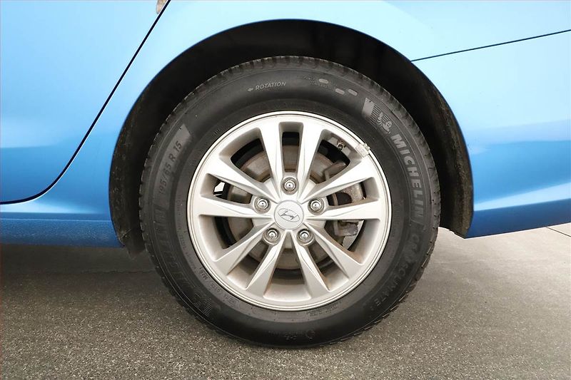 Hyundai i30 (2018) Comfort 1.0 T-GDI, Serv.kniha - fotka 13 z 13
