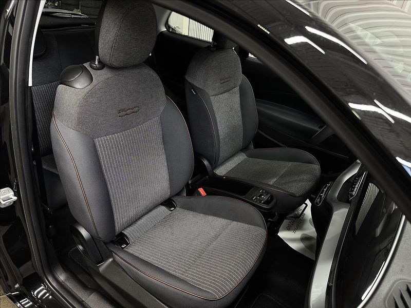 Fiat 500e ELECTRIC DRIVE 70kW ICON - fotka 35 z 38