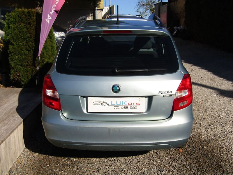 Škoda Fabia (2012) 1.2 12v 44kW ZIMNÍ PNEU - fotka 12 z 34