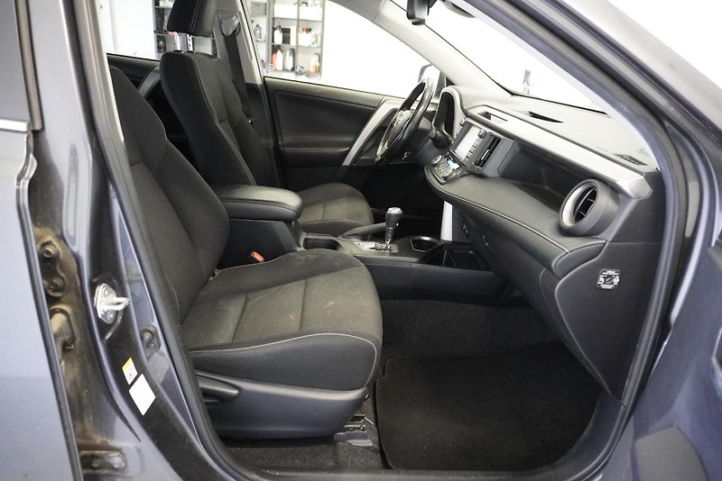 Toyota RAV4 2,5 HYBRID 4X2 AUT. - fotka 26 z 30