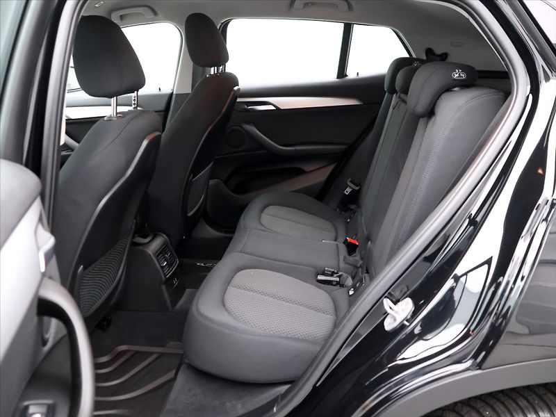 BMW X2 1,5 18i 100kW sDrive CZ - fotka 15 z 36