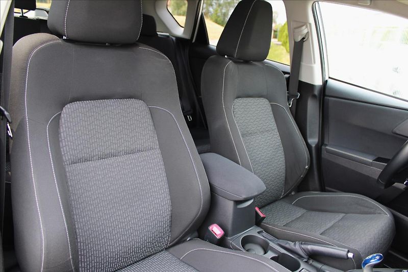 Toyota Auris 1,8 HYBRID KAMERA, SERVISKA - fotka 20 z 34