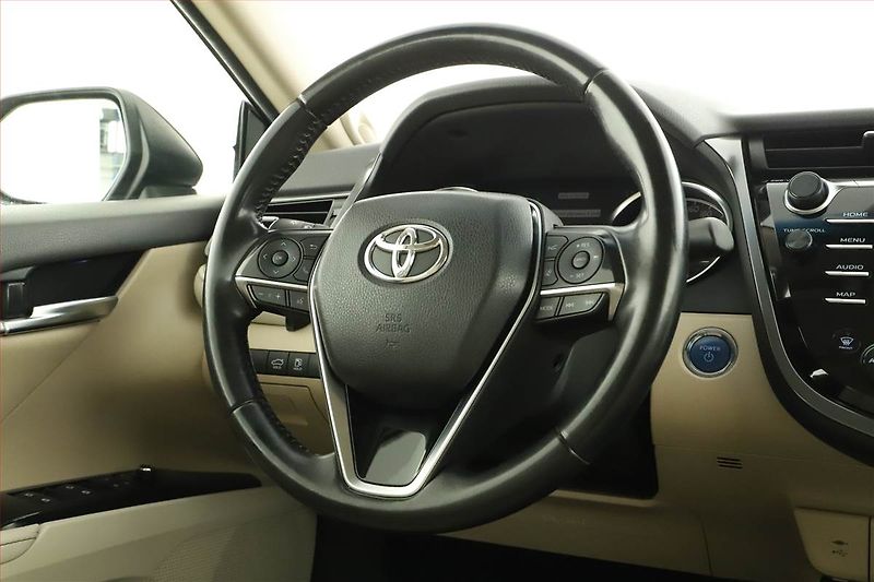 Toyota Camry (2020) 2.5 Hybrid - fotka 8 z 17