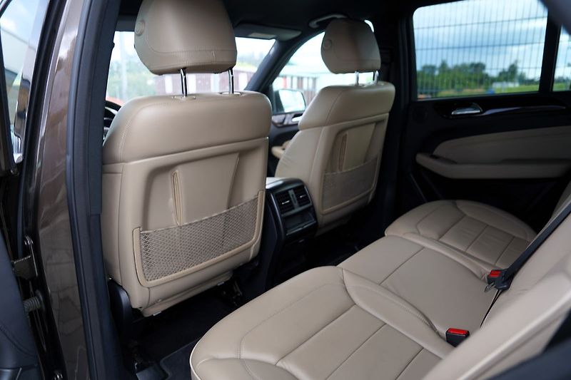 Mercedes-Benz Třídy M ML 350i AMG 4Matic/Motor klepe - fotka 23 z 29