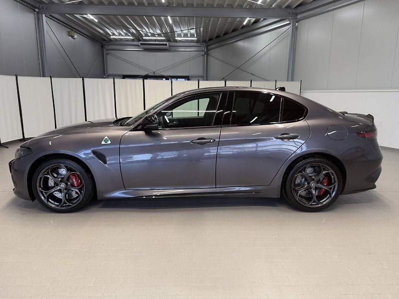 Alfa Romeo Giulia (2025) Quadrifoglio 2.9 V6 BiTurbo 52 - fotka 2 z 24