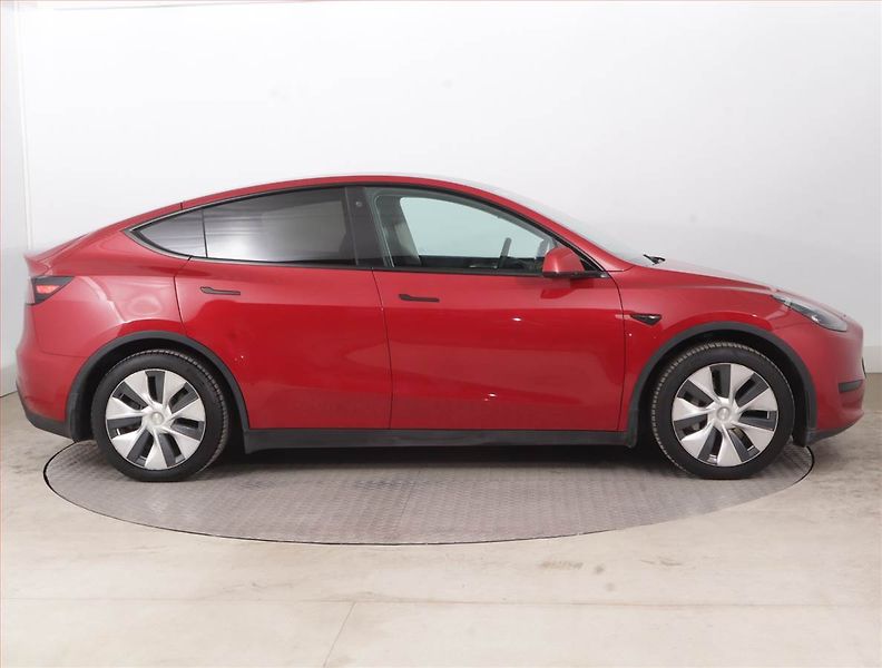 Tesla Model Y (2022) RWD LFP 60kWh, SoH 92% - fotka 6 z 20