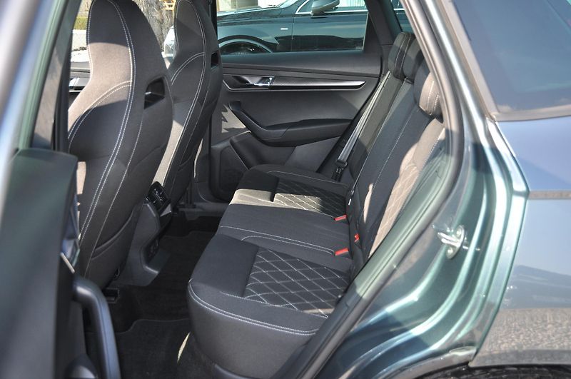 Škoda Karoq 2.0TSi 140kW 4x4 dsg SportLine - fotka 7 z 21