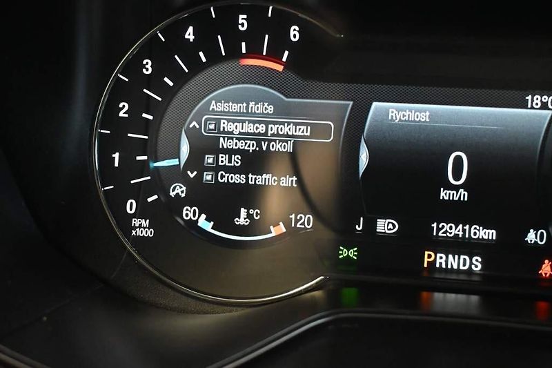 Ford Mondeo (2022) 2.0 140 KW LED SONY TITANIUM 8 - fotka 27 z 33