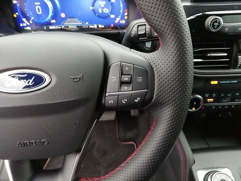 Ford Kuga Plug-In Hybrid ST-Line X - fotka 10 z 20