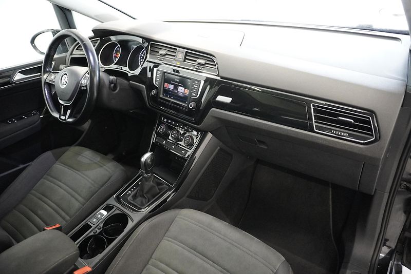 Volkswagen Touran (2017) TOURAN  2,0 TDI HIGHLINE AUT. - fotka 34 z 45