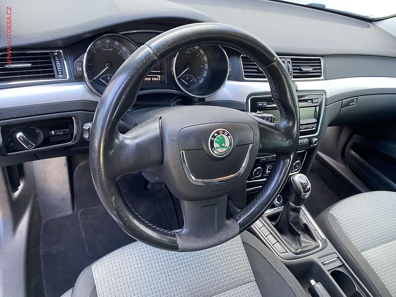 Škoda Superb (2011) 2.0TDi 4x4, Ambition, xenon - fotka 12 z 17