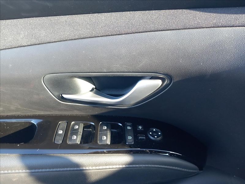 Hyundai Tucson 1,6 T-GDI PHEV 4WD ST. PREMIUM - fotka 15 z 25