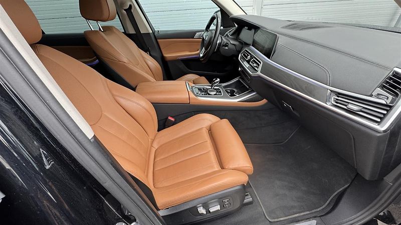 BMW X7 xDrive40i - fotka 11 z 16