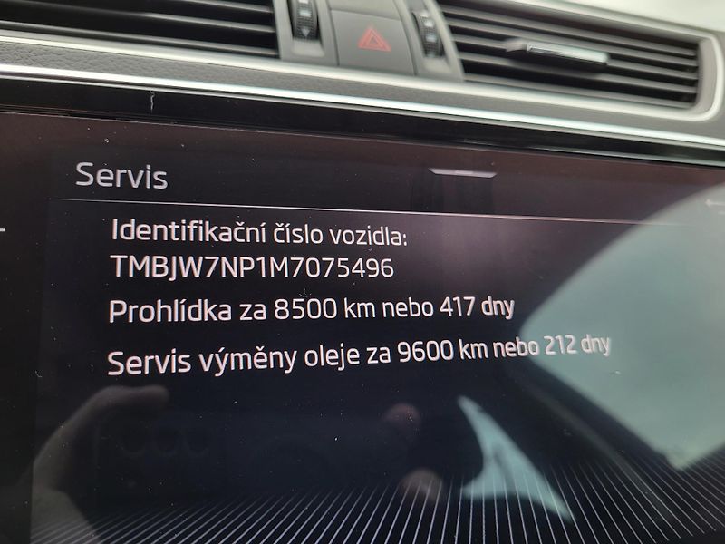 Škoda Superb iV 1.4 PHEV 160kW DSG STYLE - fotka 46 z 48