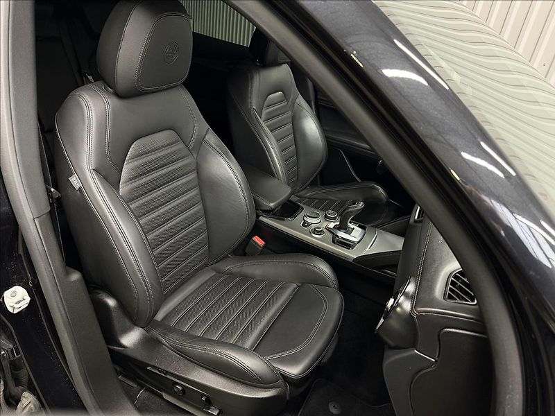 Alfa Romeo Stelvio VELOCE 206kW Q4 PANO TAŽNÉ R21 - fotka 41 z 43