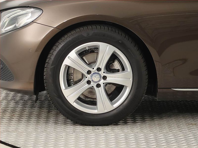 Mercedes-Benz Třídy E (2016) E 200, Automat, Kůže, Navi - fotka 14 z 19