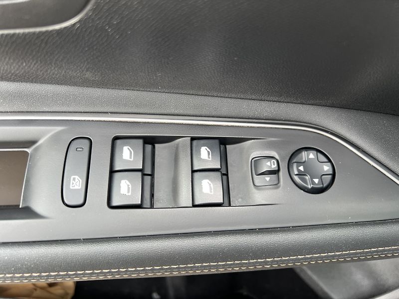 Peugeot 3008 GT Line 1.5 HDi NAVI KLIMA ALU - fotka 13 z 45