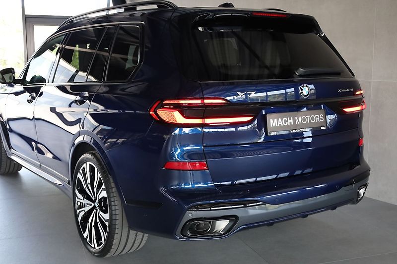 BMW X7 40d xDrive, B&W, Executive - fotka 12 z 43